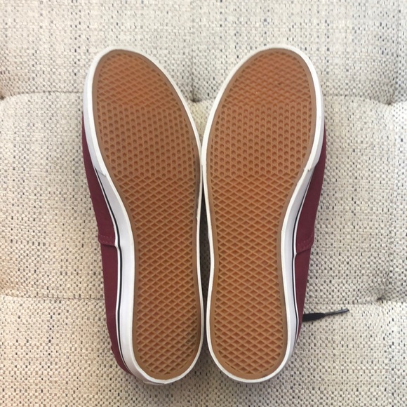Maroon vans - Picture 2 of 6